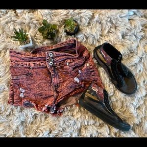 High top Vans with pink shorts 🎆💗